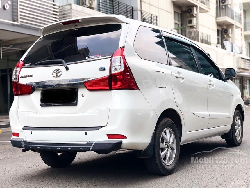 Toyota Avanza 2017 Putih: Sebuah Studi Kasus Kendaraan Keluarga Ikonik