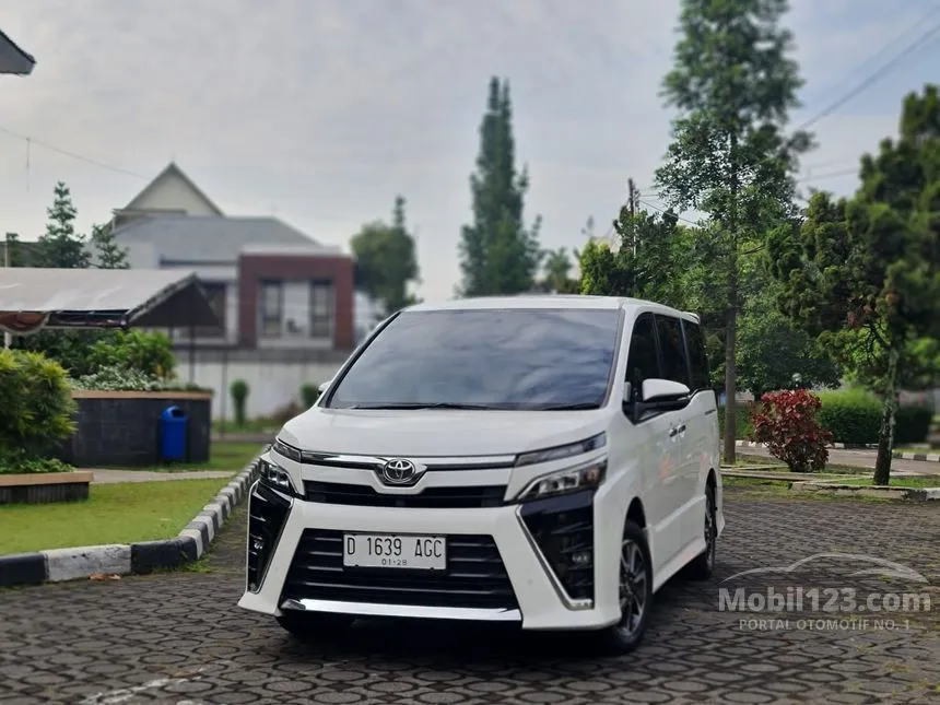 Jual Mobil Toyota Voxy 2017 2.0 di Jawa Barat Automatic Wagon Putih Rp 380.000.000