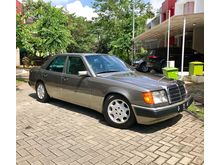 1991 Mercedes-Benz 300E 3.0 Sedan A/T