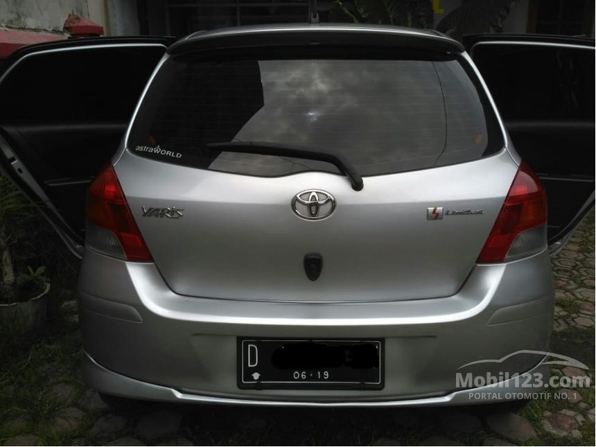 2010 Toyota Yaris S Limited Hatchback