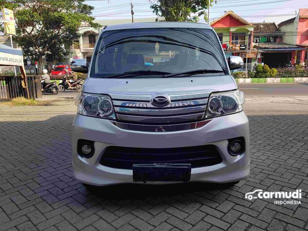 Beli Mobil Daihatsu Luxio  Baru Bekas  Murah di Jawa Timur 