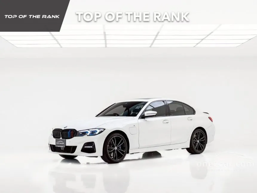2022 BMW 330e M Sport Sedan