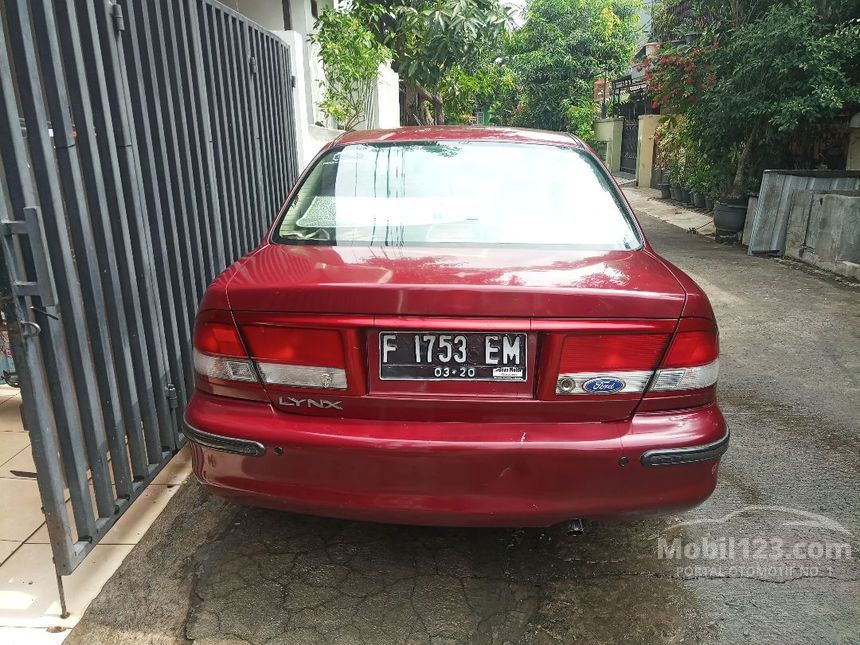 2002 Ford Lynx Ghia Sedan