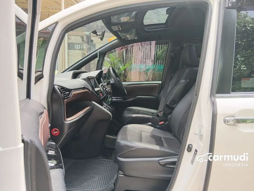 2017 Toyota Voxy MPV