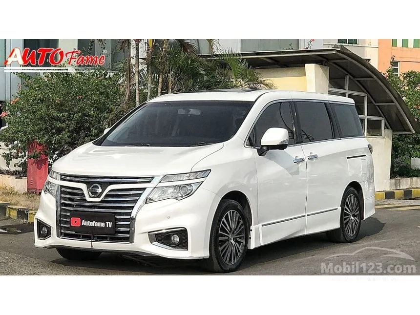 Jual Mobil Nissan Elgrand 2014 Highway Star 2.5 di DKI Jakarta Automatic MPV Putih Rp 345.000.000