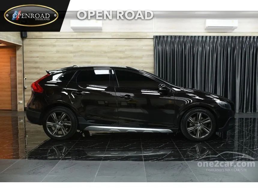 2017 Volvo V40 D4 Cross Country Wagon