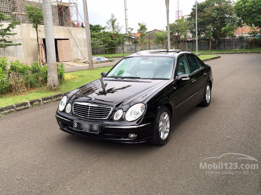 Jual Mobil Mercedes Benz E240 2005 W211 2 6 Di Banten Automatic Sedan Hitam Rp 250 000 000 5955425 Mobil123 Com