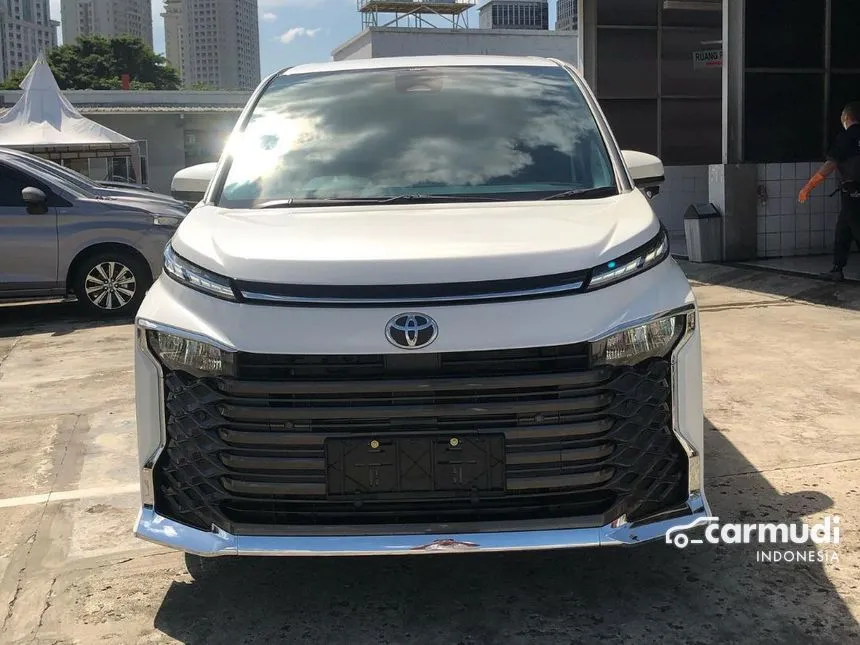 Jual Mobil Toyota Voxy 2023 2.0 di Banten Automatic Van Wagon Putih Rp 595.000.000