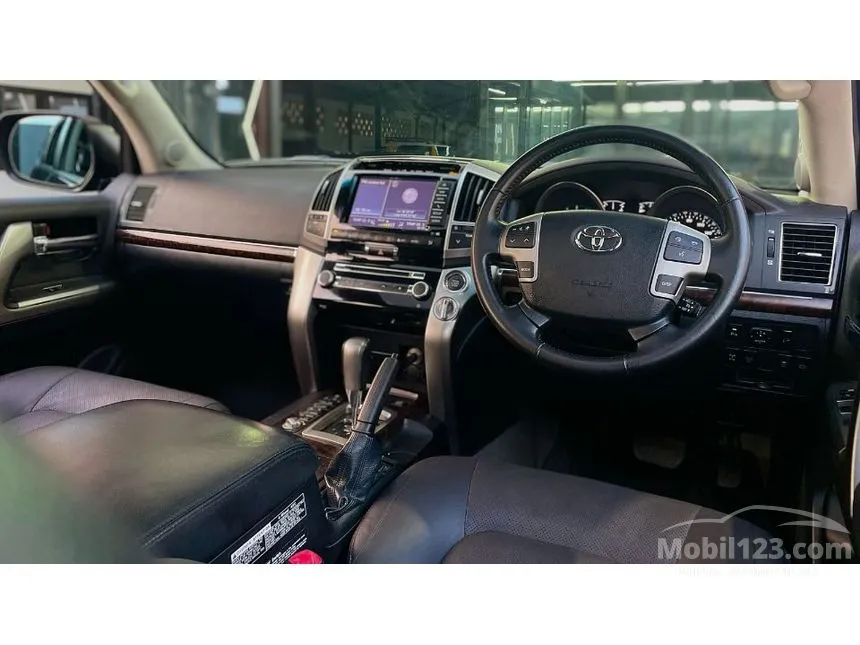2012 Toyota Land Cruiser 200 Full spec SUV
