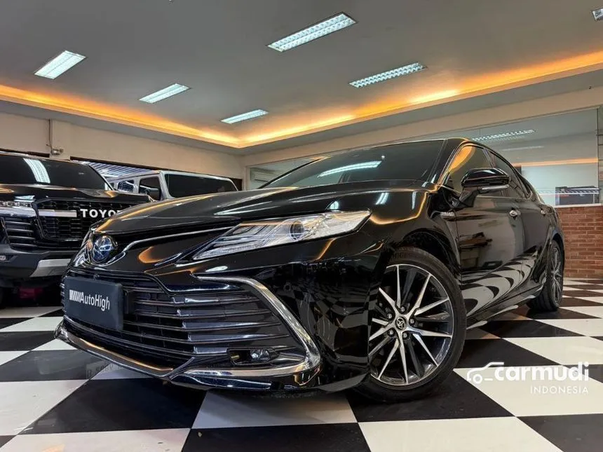 2022 Toyota Camry Hybrid Sedan