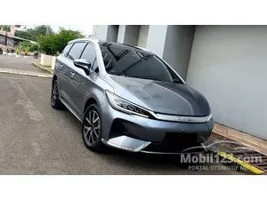 2025 BYD M6 Superior Captain 6 Seater MPV