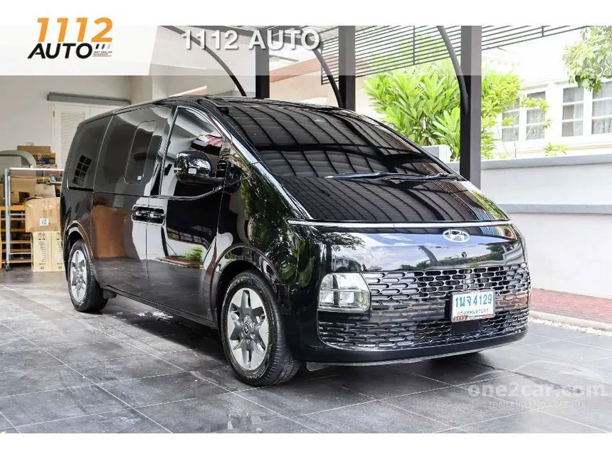 2023 Hyundai Staria SEL Van
