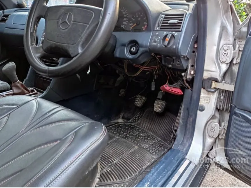 1996 Mercedes-Benz C200 Sedan