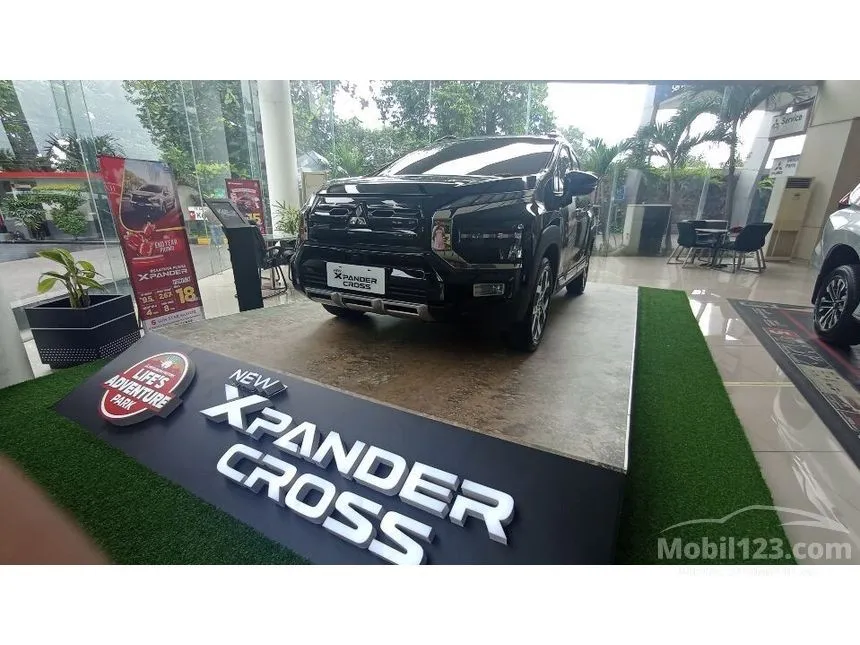 Jual Mobil Mitsubishi Xpander 2024 CROSS Premium Package 1.5 di Jawa Tengah Automatic Wagon Hitam Rp 355.500.000
