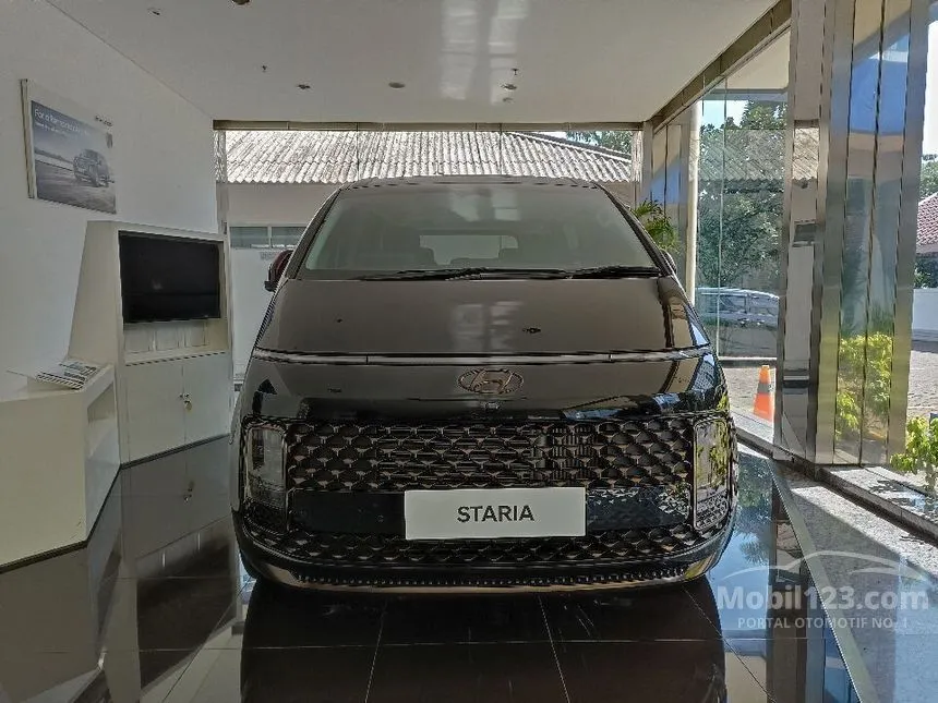 Jual Mobil Hyundai Staria 2024 Signature 9 2.2 di DKI Jakarta Automatic Wagon Hitam Rp 924.000.000