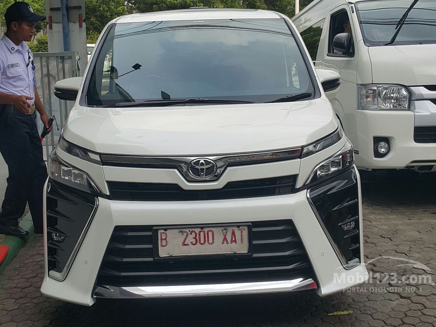 Jual Mobil Toyota Voxy 2019  R80 2 0 di DKI Jakarta 