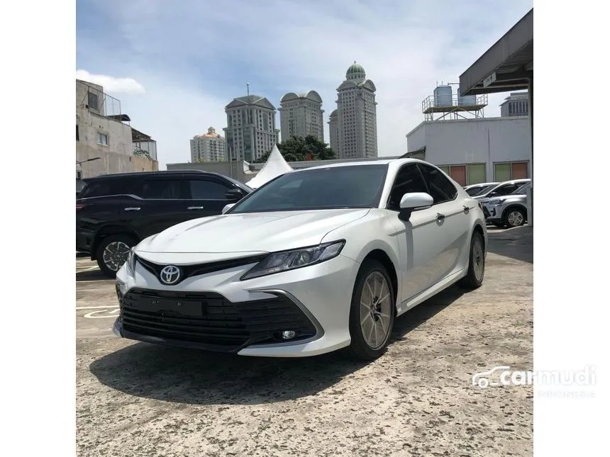 2024 Toyota Camry V Sedan