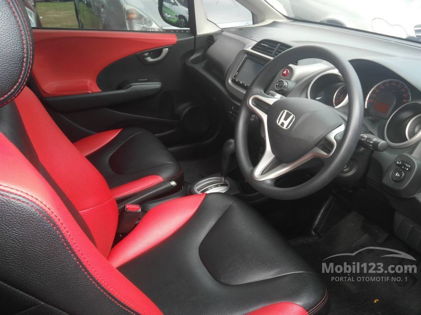 kredit ringan jazz honda Banten Honda Jazz 2013 Automatic RS di 1.5 Mobil Jual