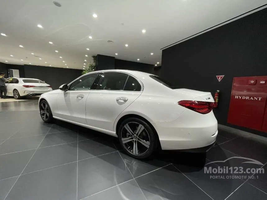 2025 Mercedes-Benz C200 Avantgarde Line Sedan