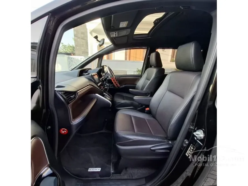 2018 Toyota Voxy MPV