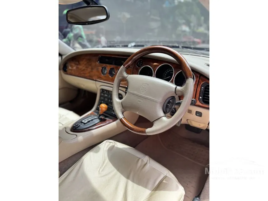 2002 Jaguar XKR Coupe