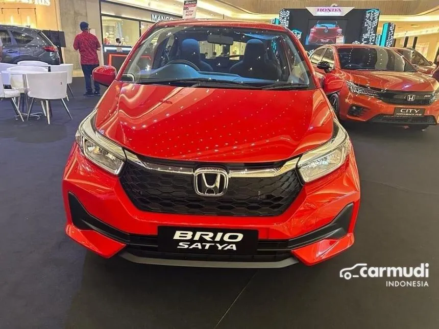 Jual Mobil Honda Brio 2023 E Satya 1.2 di Jawa Timur Automatic Hatchback Merah Rp 237.600.000