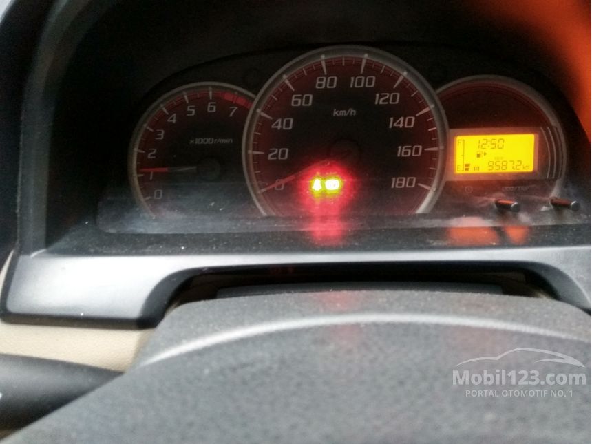 2014 Daihatsu Xenia X STD MPV