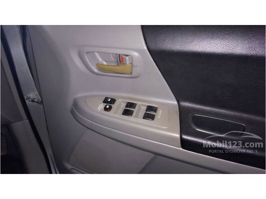 Jual Mobil Toyota Noah 2004 2.0 di Jawa Barat Automatic 