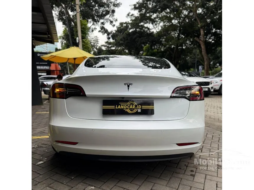 2020 Tesla Model 3 Standard Range Plus Sedan