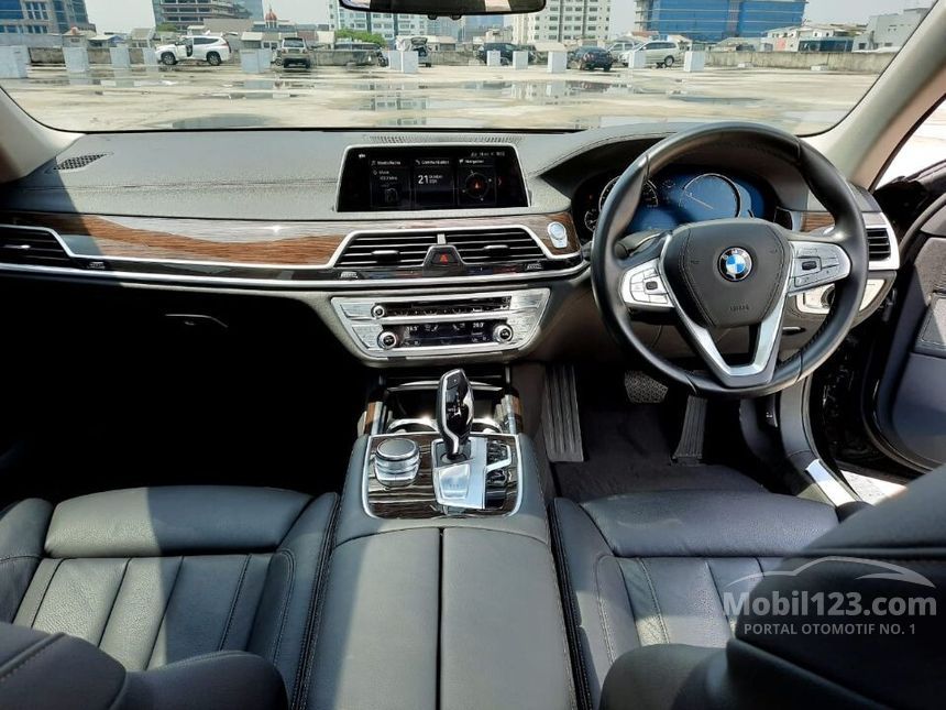 2017 BMW 730Li Sedan