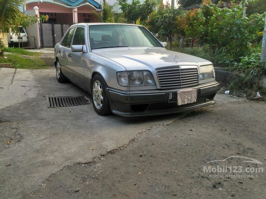 Jual Mobil  Mercedes Benz E220 1994 2 2 di Jawa Barat 