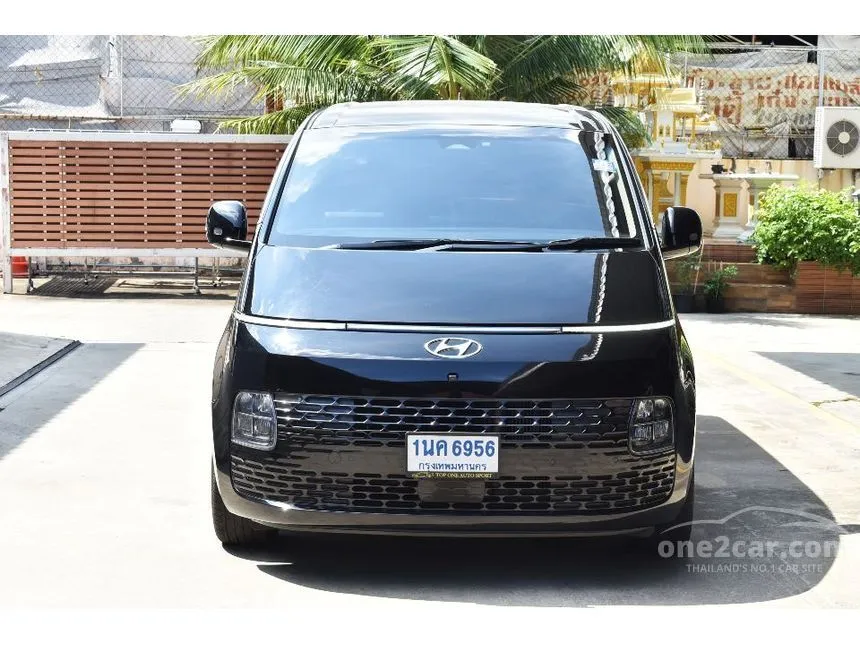 2021 Hyundai Staria SEL Van