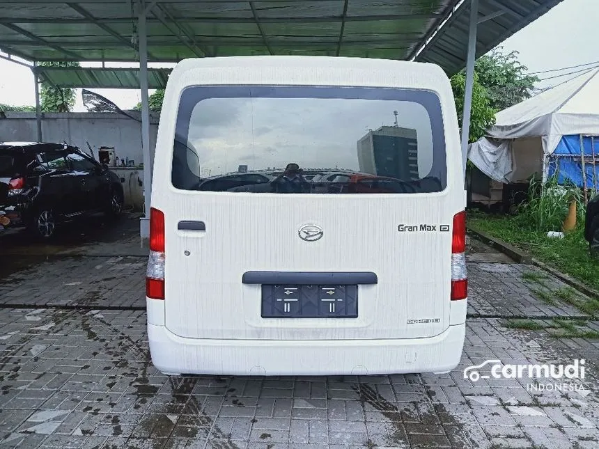 2025 Daihatsu Gran Max Mini Bus D Van
