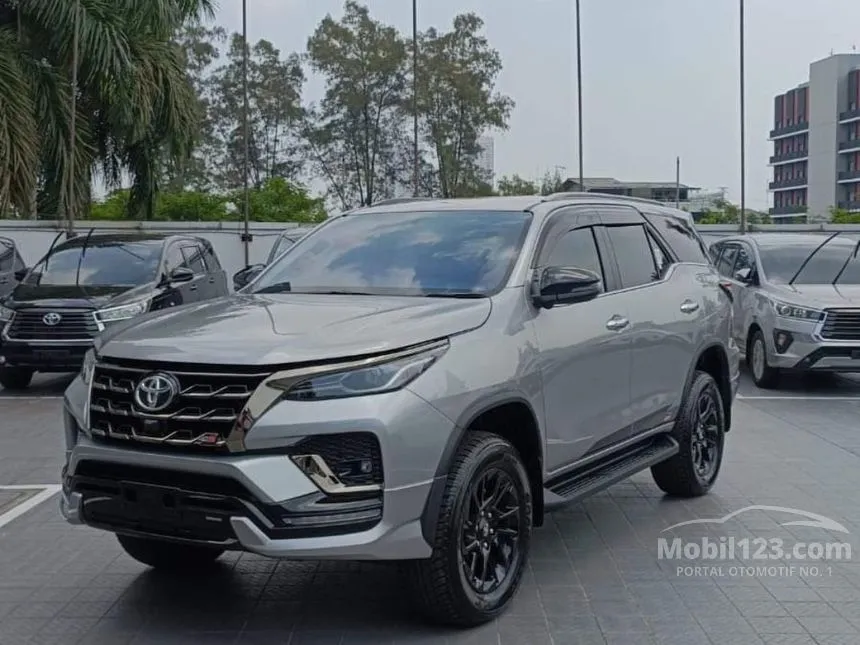 Jual Mobil Toyota Fortuner 2023 GR Sport 2.8 di Banten Automatic SUV Silver Rp 585.000.000