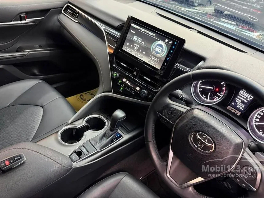 2022 Toyota Camry V Sedan
