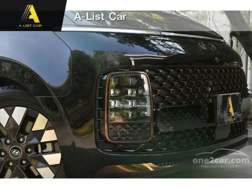 2024 Hyundai Staria Premium with sunroof Van