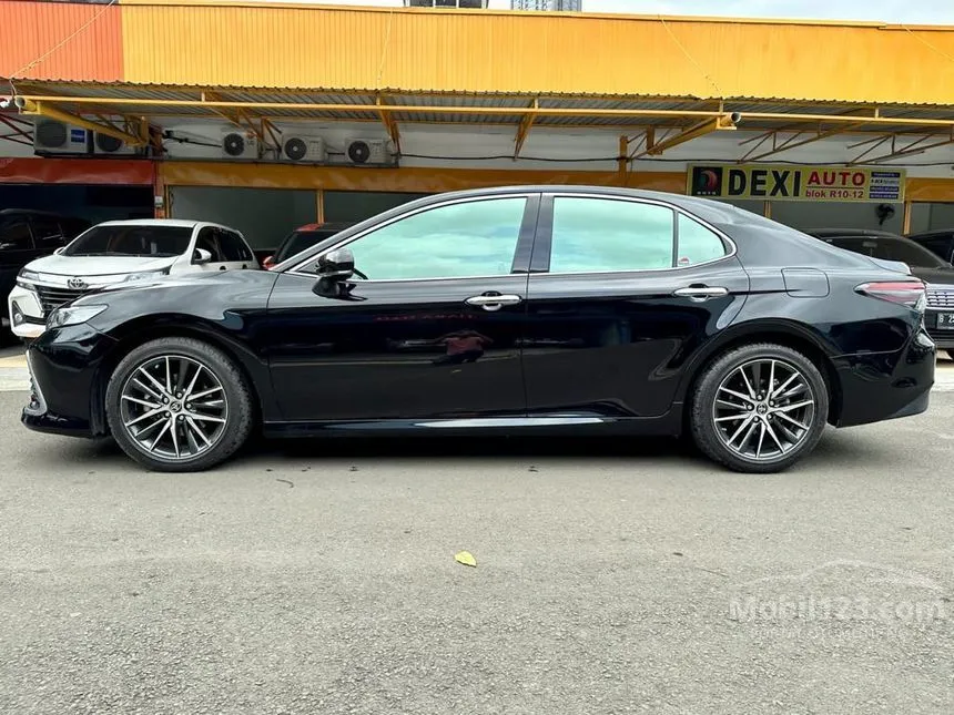 2021 Toyota Camry V Sedan