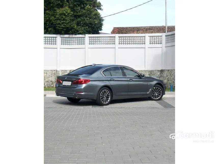 2018 BMW 530i Luxury Sedan