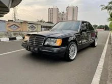 1996 Mercedes-Benz E220 W124 L4 2.2 Manual Sedan