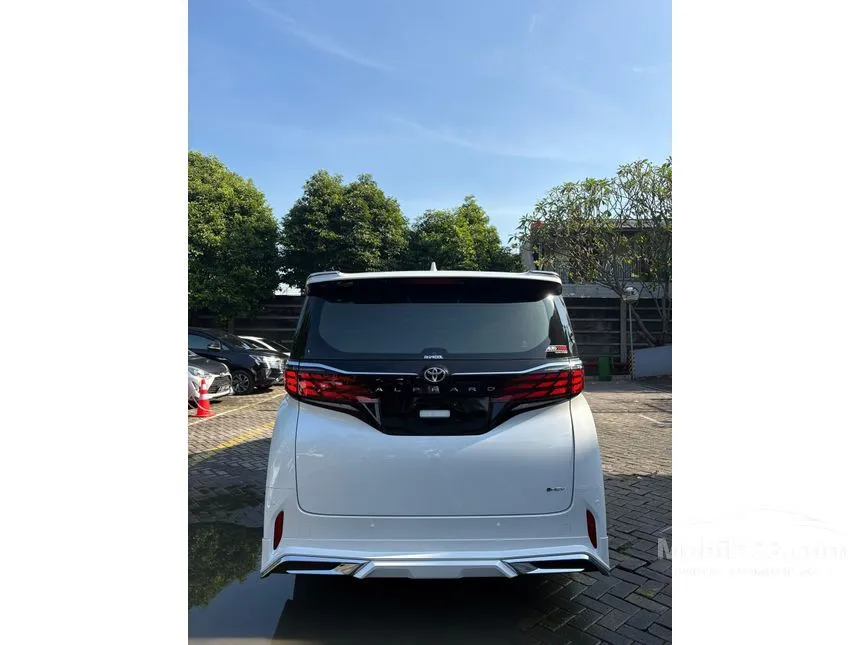 2026 Toyota Alphard HEV Modelista MPV