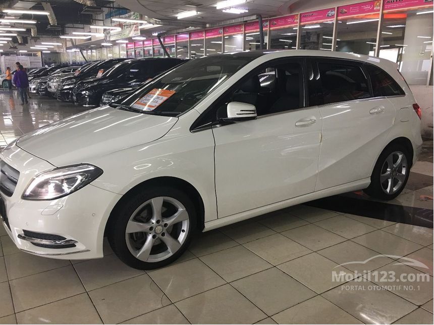 Jual Mobil  Mercedes  Benz  B200 2013 Sport  1 6 di DKI 