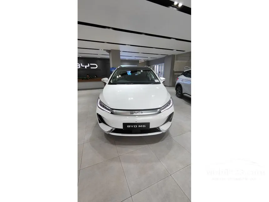 2025 BYD M6 Standard 7 Seater MPV