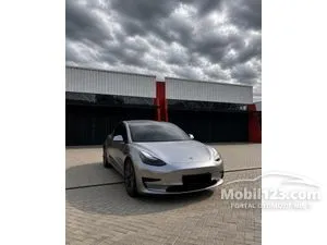2022 Tesla Model 3 Standard Range Plus Sedan