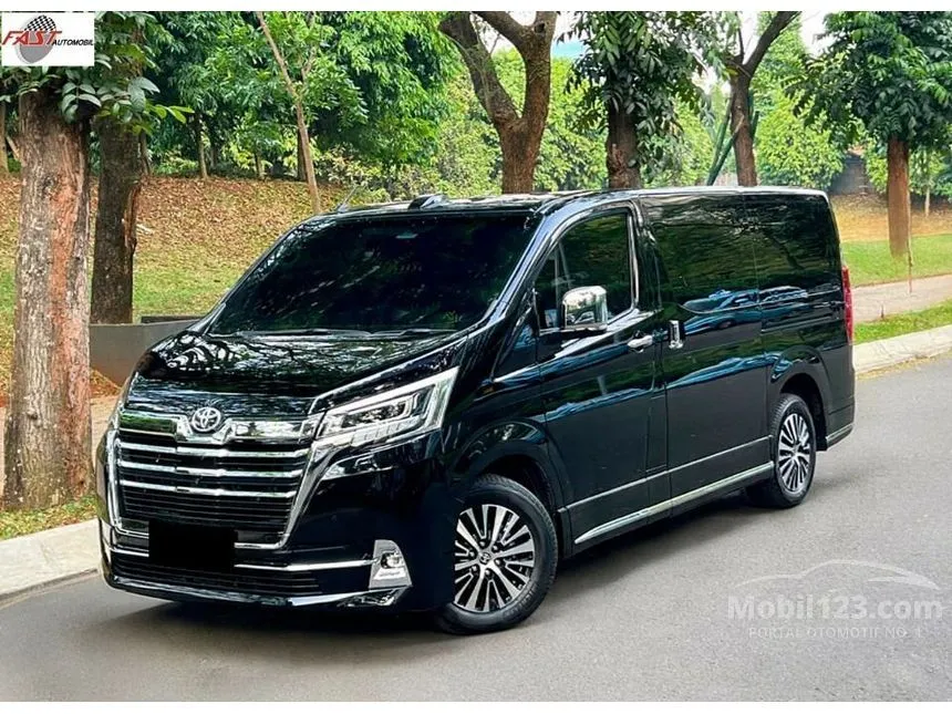 2023 Toyota GranAce Premium MPV