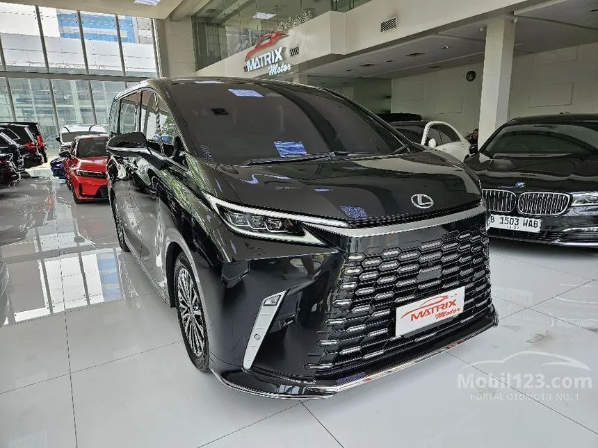 2025 Lexus LM 350h 7 Seater MPV