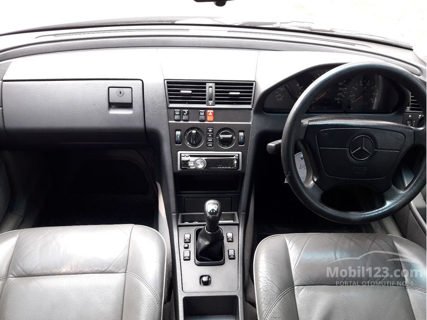 1996 Mercedes-Benz C200 2.0 Manual  Sedan