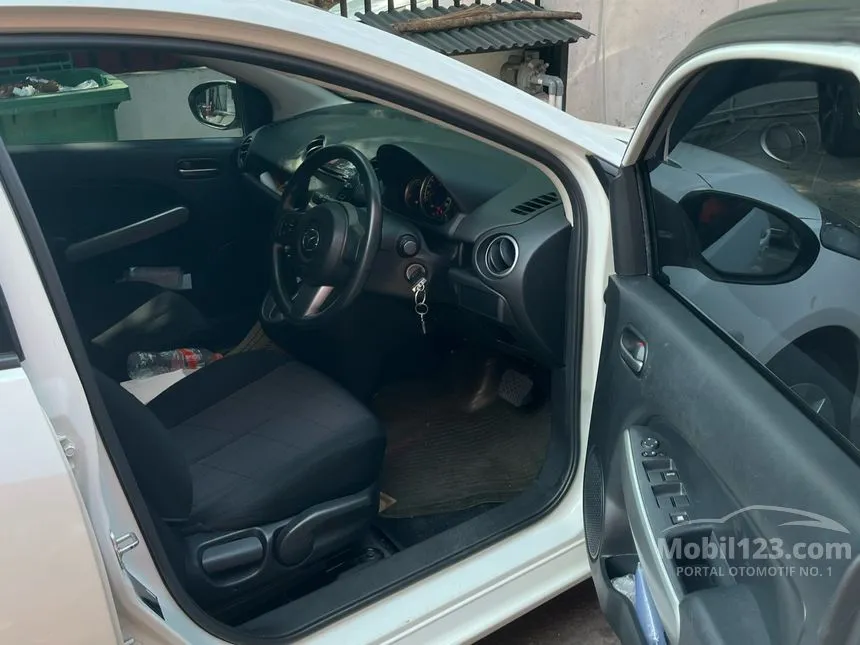 2012 Mazda 2 V Hatchback