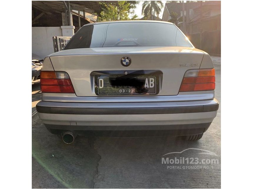 1995 BMW 320i Sedan