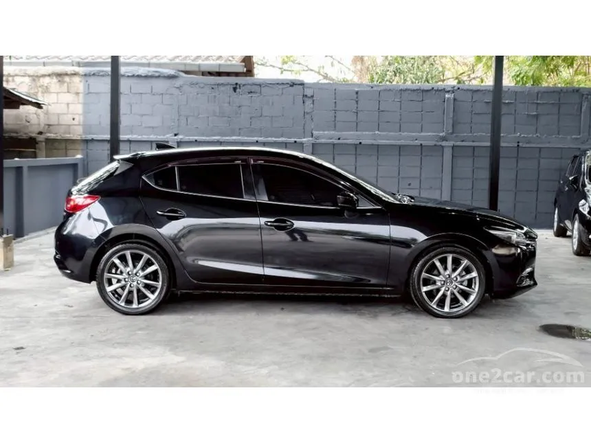 2017 Mazda 3 S Sports Hatchback