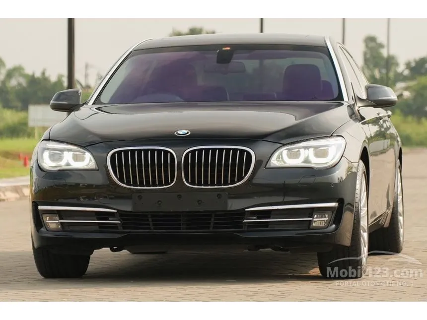 2015 BMW 730Li F02 Sedan